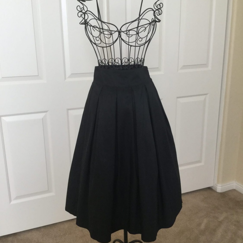 Pleated Black Skirt Size 0/2